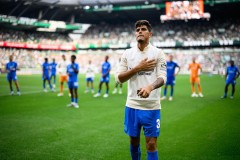 曼联转会新动态：老将离队，新卢克·肖续约，安东尼加盟贝蒂斯